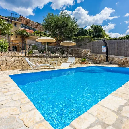 Villa Cocoon - Vacation With Heated Pool & Garden *