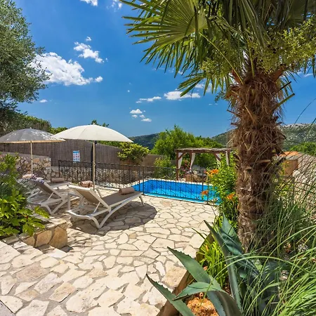 Cocoon - Vacation With Heated Pool & Garden *