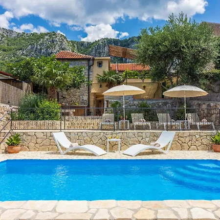 Cocoon - Vacation With Heated Pool & Garden Villa Bribir
