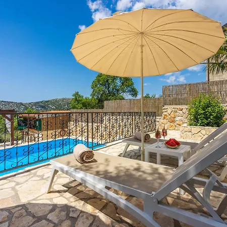 Villa Cocoon - Vacation With Heated Pool & Garden *