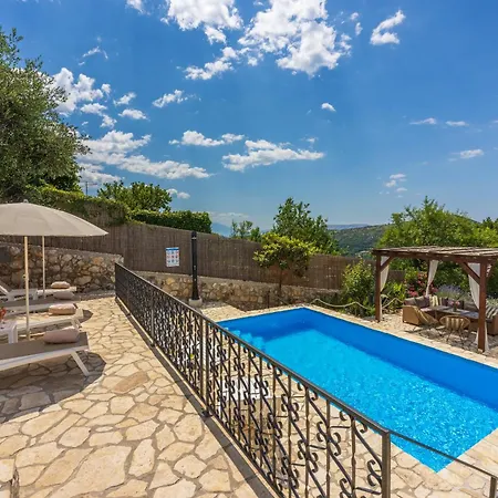 Cocoon - Vacation With Heated Pool & Garden *