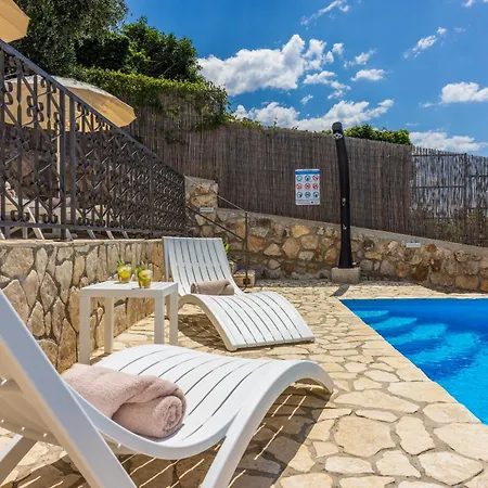 Cocoon - Vacation With Heated Pool & Garden Villa Bribir