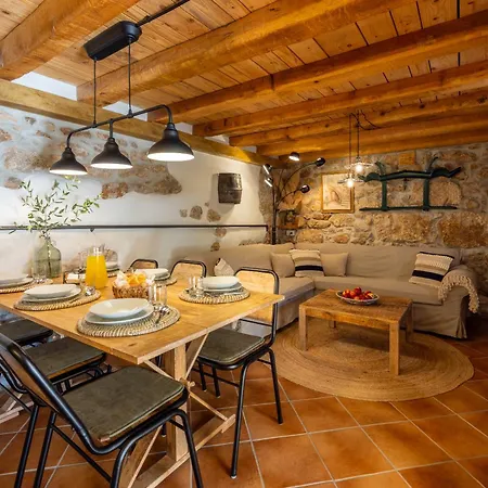 Cocoon - Vacation With Heated Pool & Garden Vila