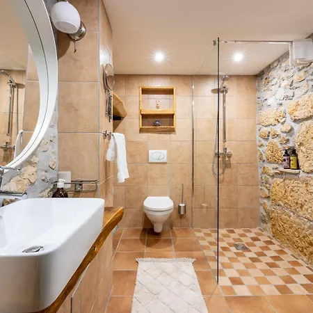 Cocoon - Vacation With Heated Pool & Garden