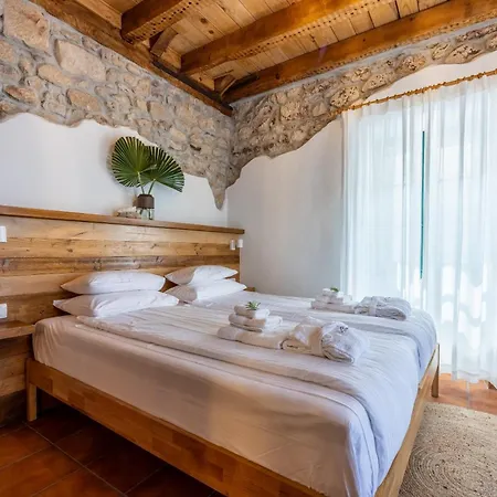 Cocoon - Vacation With Heated Pool & Garden *