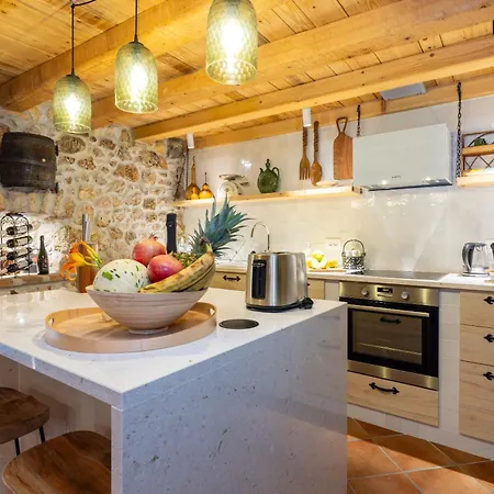 Cocoon - Vacation With Heated Pool & Garden