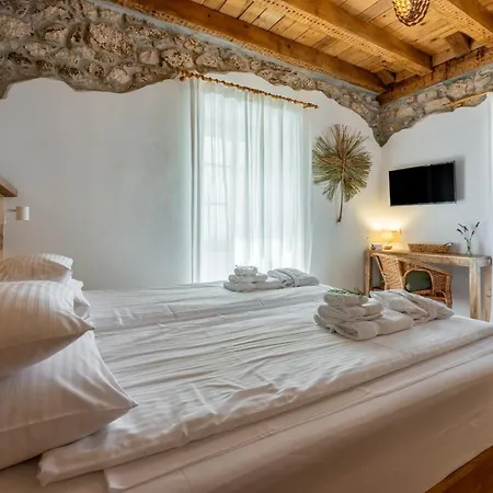 Cocoon - Vacation With Heated Pool & Garden Villa *