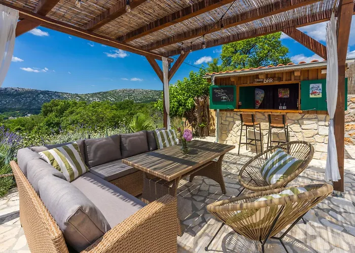 Cocoon - Vacation With Heated Pool & Garden Villa