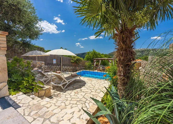 Cocoon - Vacation With Heated Pool & Garden *