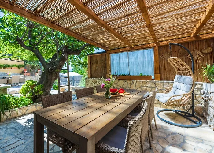别墅 Cocoon - Vacation With Heated Pool & Garden