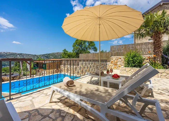 Villa Cocoon - Vacation With Heated Pool & Garden *