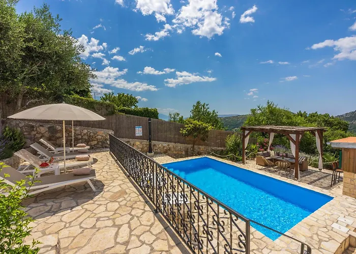 Cocoon - Vacation With Heated Pool & Garden *