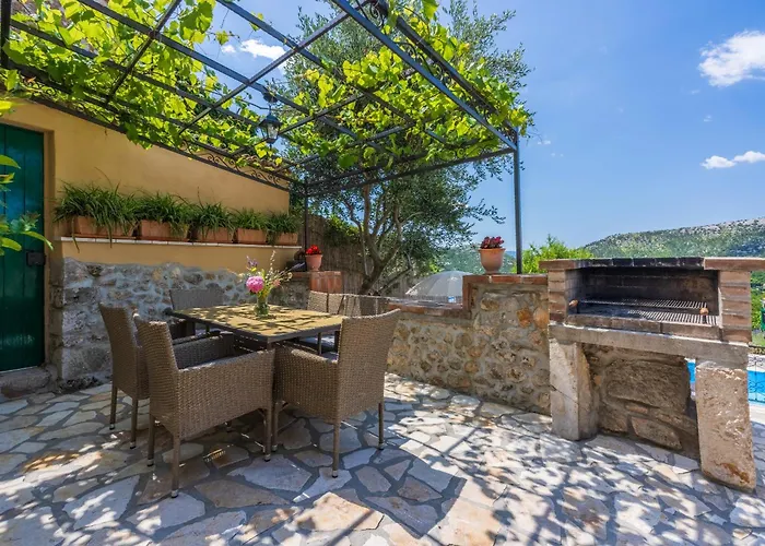 Cocoon - Vacation With Heated Pool & Garden Villa