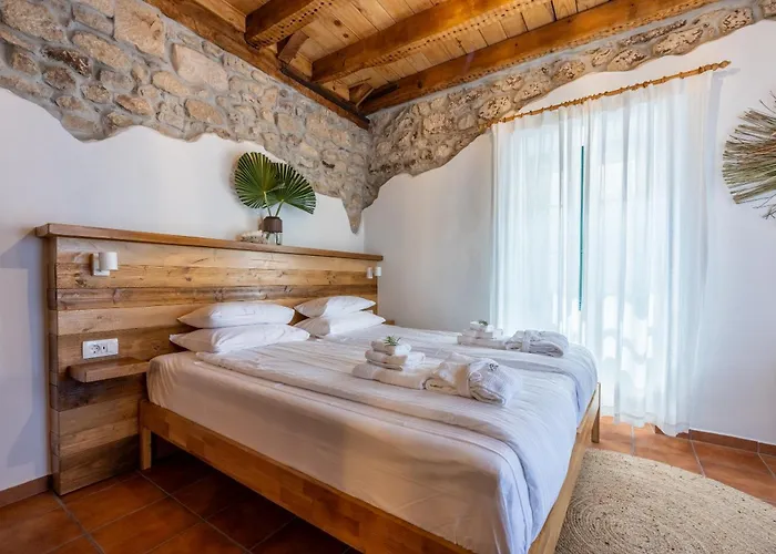 Cocoon - Vacation With Heated Pool & Garden *