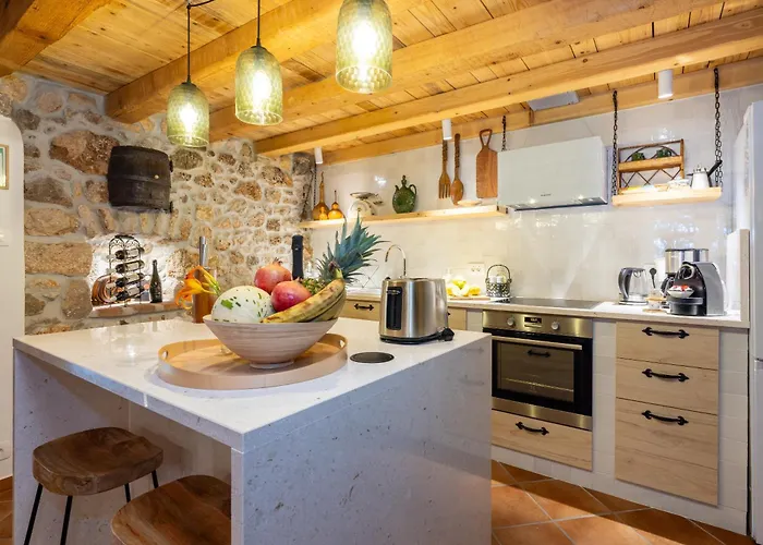 Cocoon - Vacation With Heated Pool & Garden