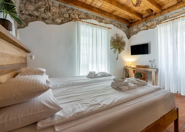 Cocoon - Vacation With Heated Pool & Garden Villa *