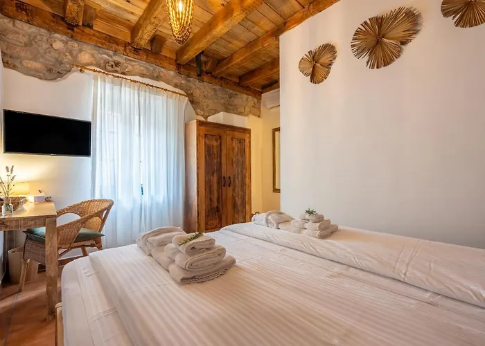 Cocoon - Vacation With Heated Pool & Garden Villa