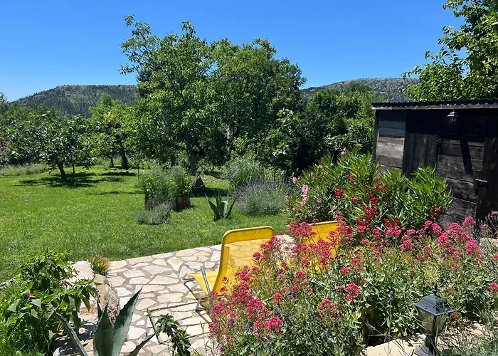 Cocoon - Vacation With Heated Pool & Garden Villa