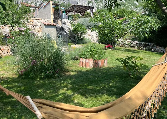 Villa Cocoon - Vacation With Heated Pool & Garden